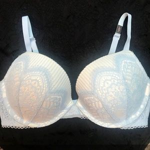 MUST GO❗️Victoria’s Secret Push Up Bra 34D NWT